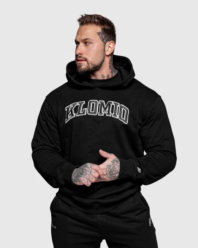 Pánska štýlová oversized mikina s kapucňou a predným vreckom v čiernej farbe, pohodlná fitness mikina na cvičenie a voľný čas